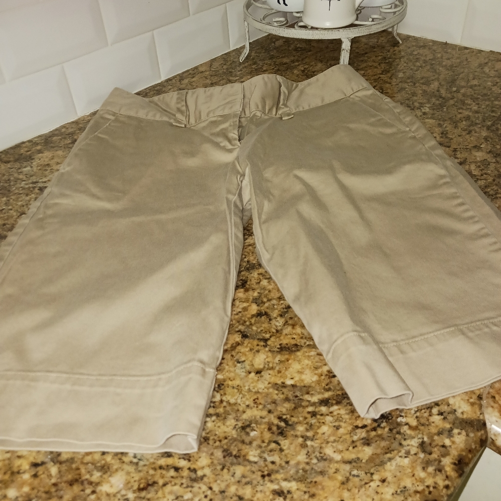 Old Navy Tan Bermuda Shorts Size 6
